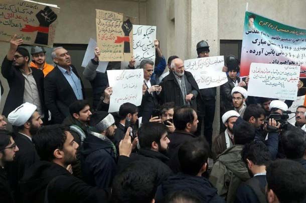 مطالبه گری در میدان